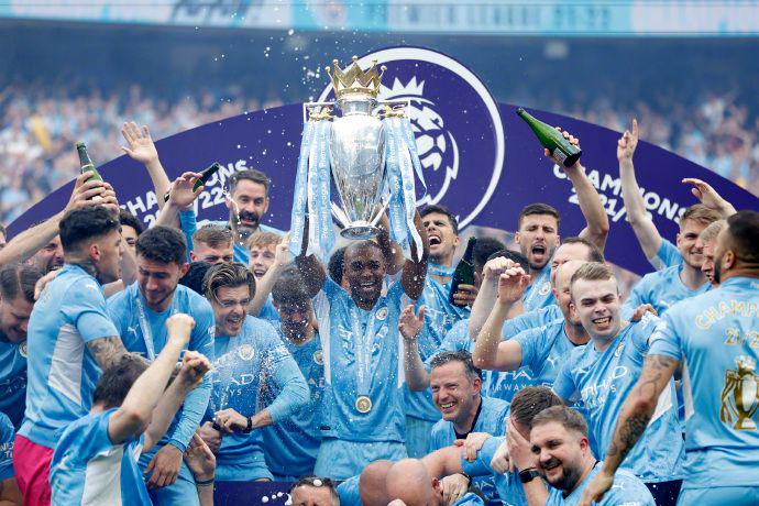 津媒谈国足选帅：本土“少壮派”教练的优势不容忽视（津媒：国足选帅应重视本土新生代教练的优势）