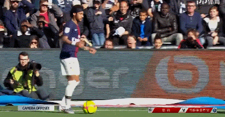 记者：巴萨有意埃及17岁前锋阿卜杜勒卡里姆，并已采取行动