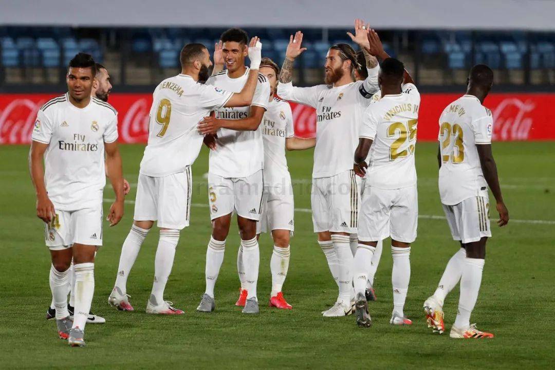 塞尔维亚队强势冲冠