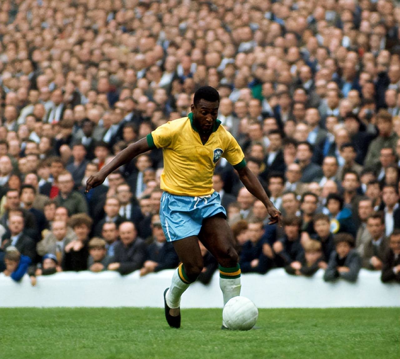 奥格斯堡2-0勒沃库森，吉安努利斯传射，药厂三中门框（奥格斯堡2-0击败勒沃库森：吉安努利斯一传一射，药厂三度憾中门框）