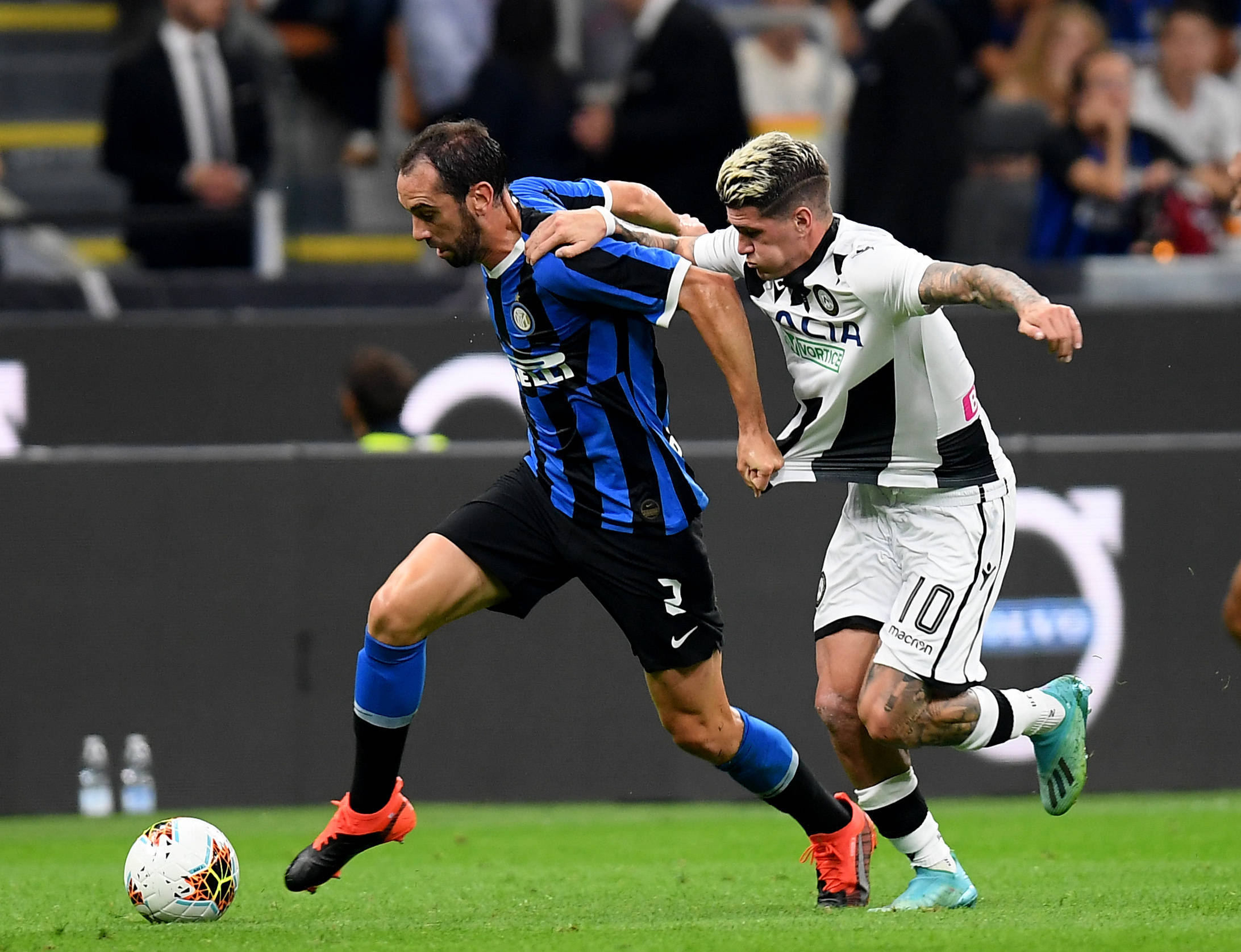 六台：马竞认为巴萨无力支付小蜘蛛的转会费，计划围绕其建队（六台：巴萨难承担小蜘蛛的转会费，马竞打算以其为建队核心）