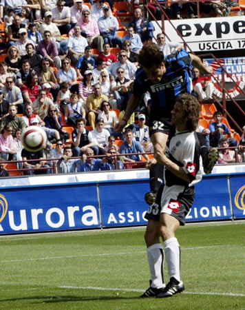 半场战报：多特1-0门兴，布兰特凌空斩，聚勒献助攻（半场快讯：多特暂1-0门兴，布兰特凌空破门，聚勒送助攻）