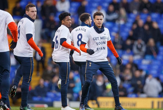 对手：这人是机器人吗？（对手质疑：他是机器人？）