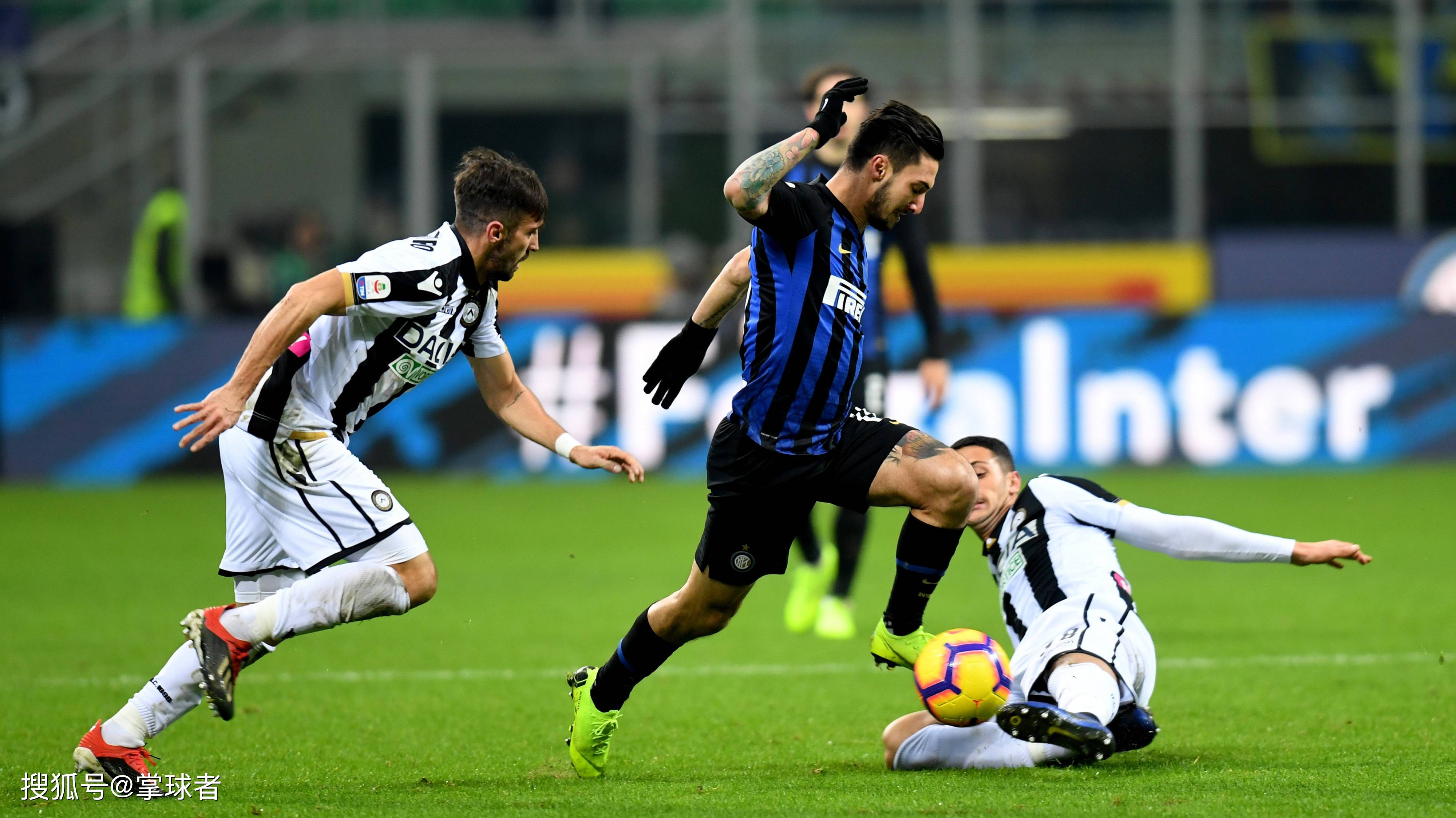 法兰克福vs沃尔夫斯堡：格策、堂安律首发，埃里克森、马耶尔出战（法兰克福战沃尔夫斯堡：格策、堂安律首发，埃里克森、马耶尔披挂上阵）