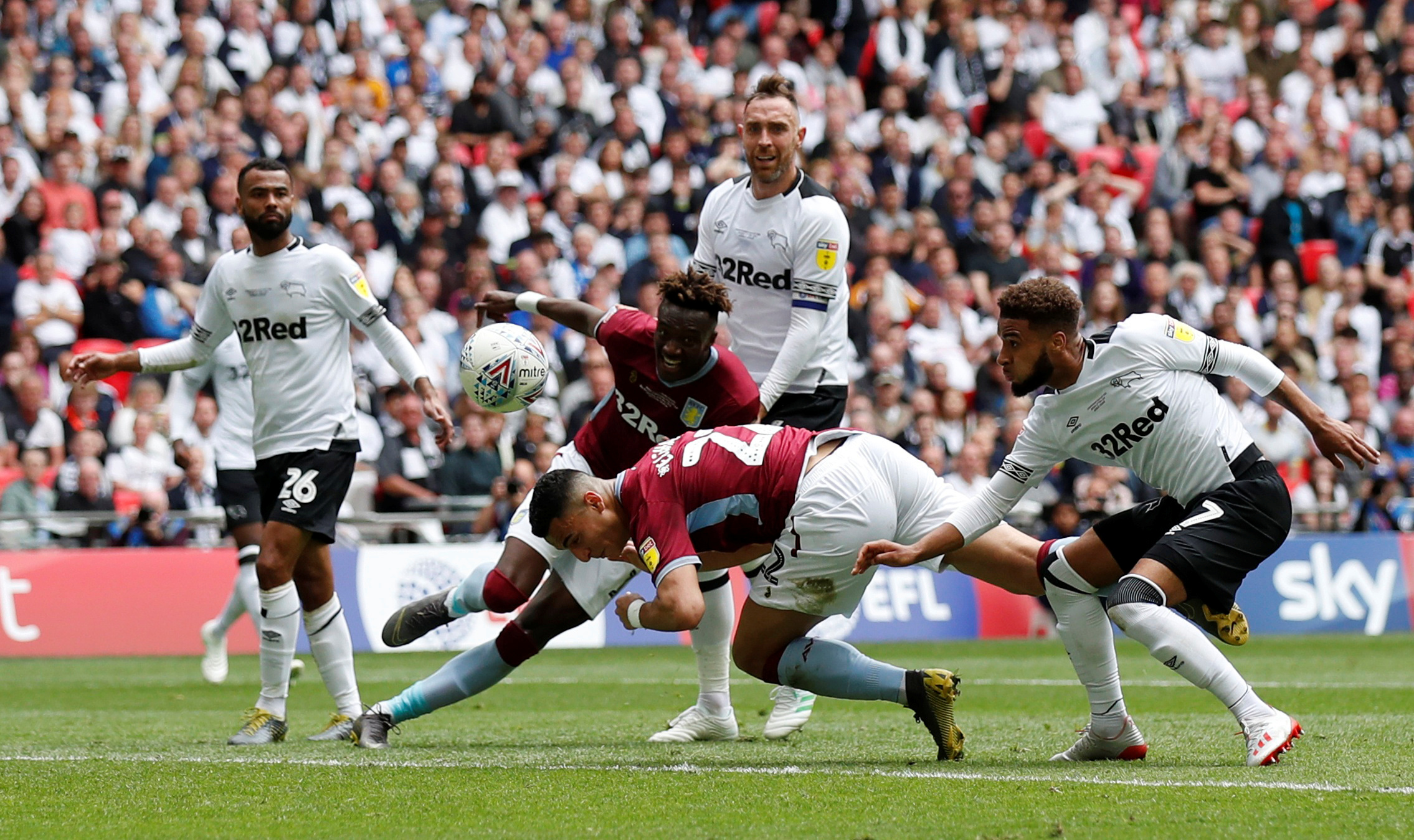 比赛集锦：弗赖堡1-0萨尔茨堡红牛（弗赖堡1-0力克萨尔茨堡红牛 集锦）