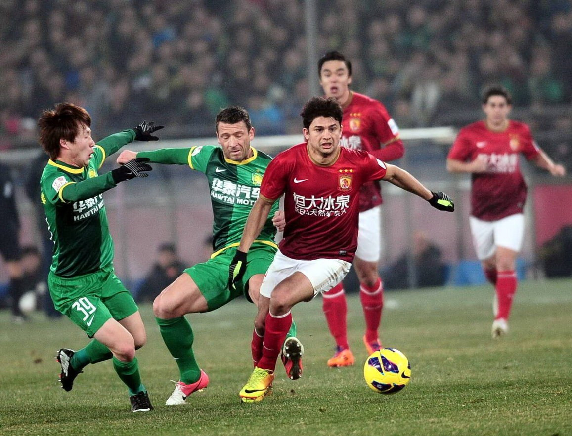 内线大闸：赫夫盖帽总数和2+盖帽场次均排联盟第一（禁区守护神：赫夫盖帽总数与2+盖帽场次双双领跑联盟）