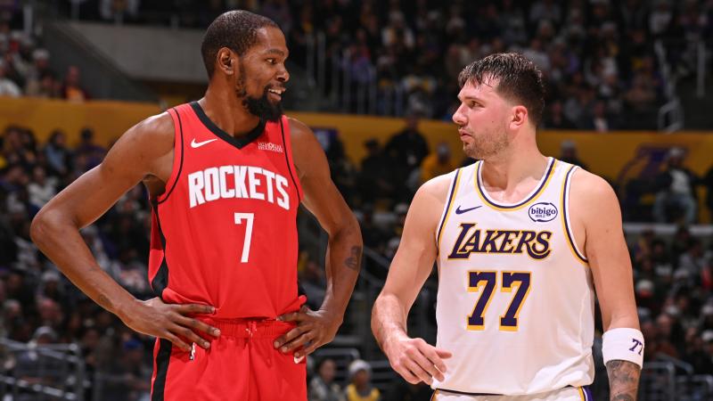 苏超风云 李成贤当着我的面嬉皮笑打闹，我真想真想给他出张牌！你们同意吗？（苏超风云：目睹李成贤嬉闹，我差点亮牌，你赞成吗？）